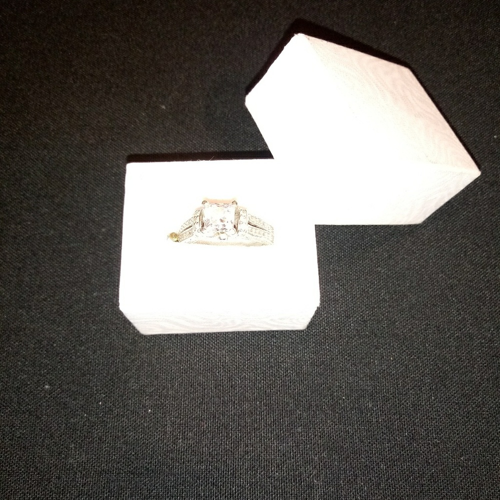 Silver ring - Picture 2 of 8